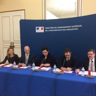 Mercredi 6 décembre 2017 : signature de la charte pour la mise en œuvre partagée des attendus des formations au service de la réussite des étudiants